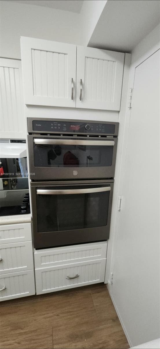 WALL OVEN