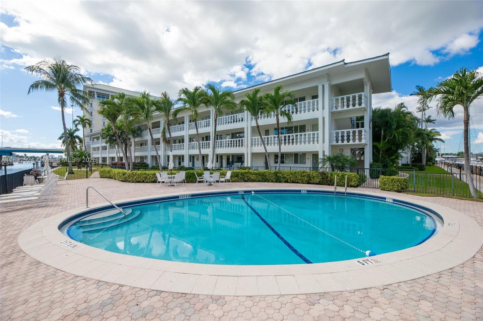 Waterside on the Intracoa · #221 in Fort Lauderdale - Photo 26