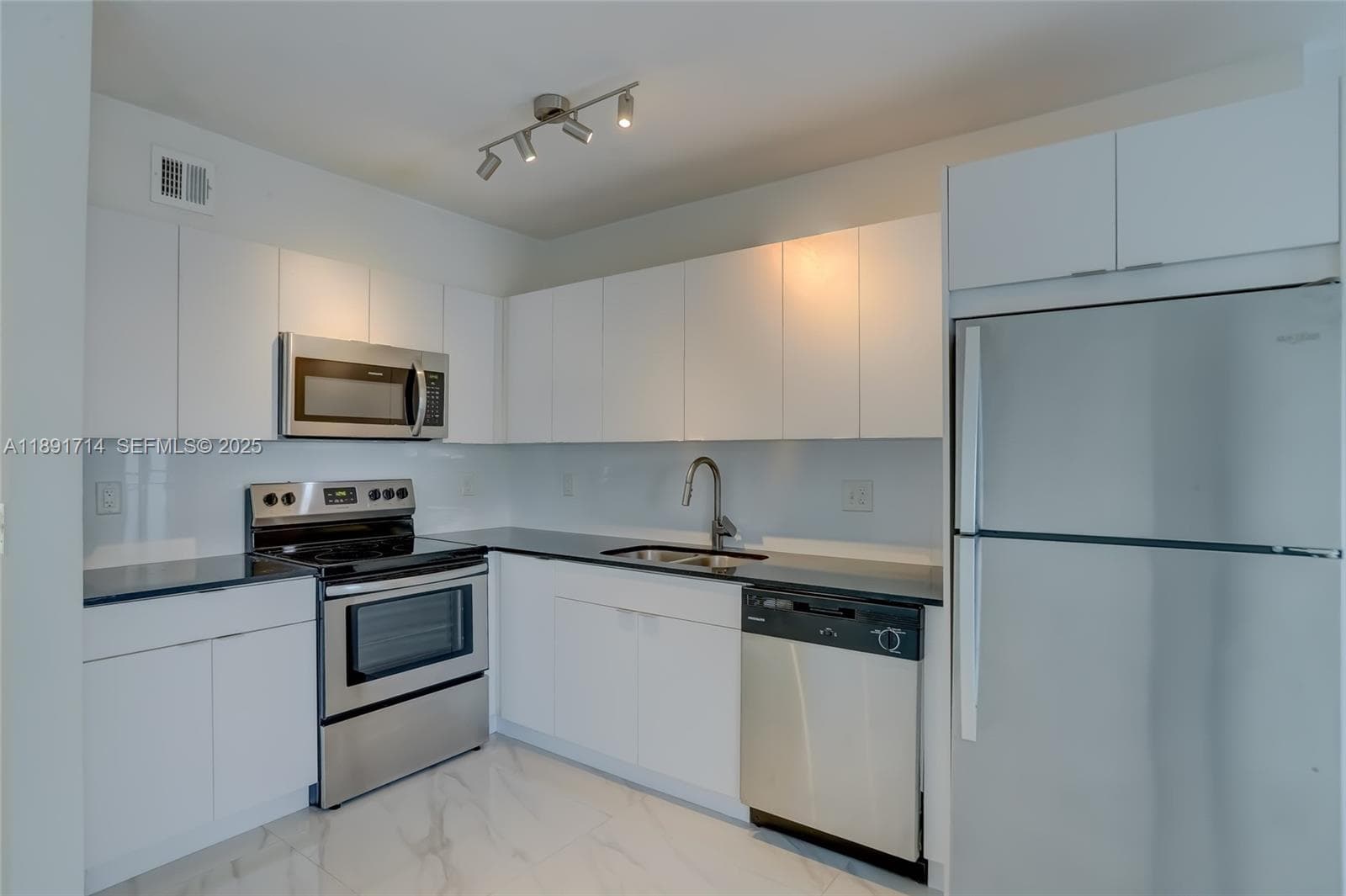 2140 Ne 56TH St · #11 in Fort Lauderdale - Photo 2