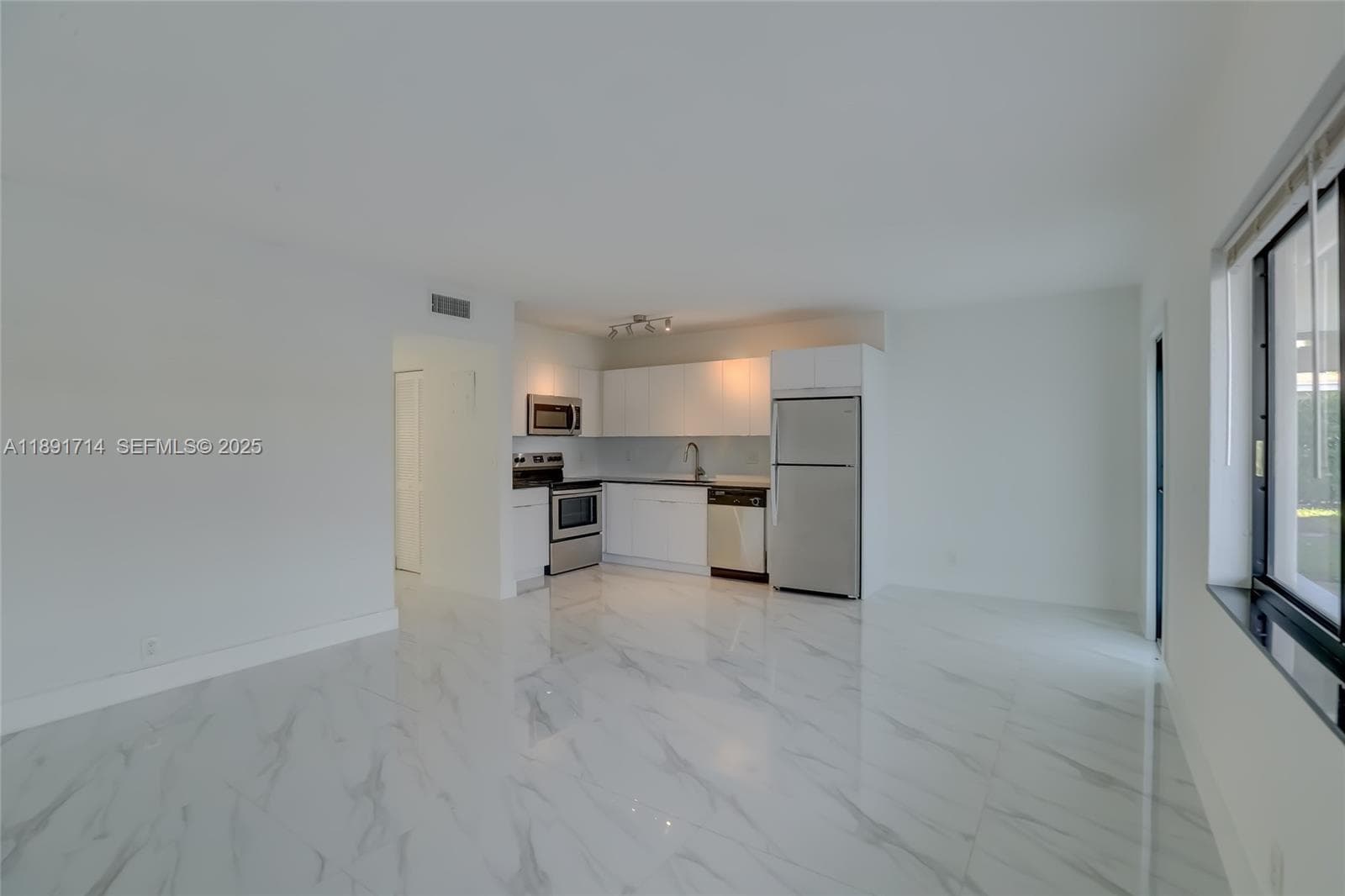 2140 Ne 56TH St · #11 in Fort Lauderdale - Photo 4