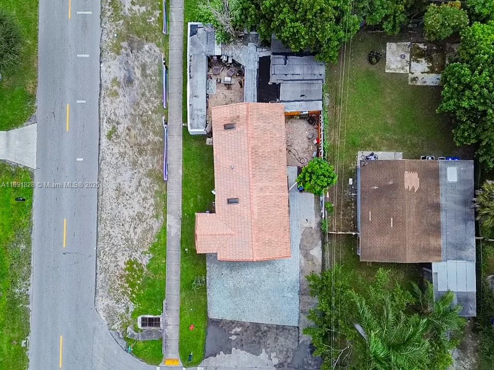 2112 NW 5th St photo 3