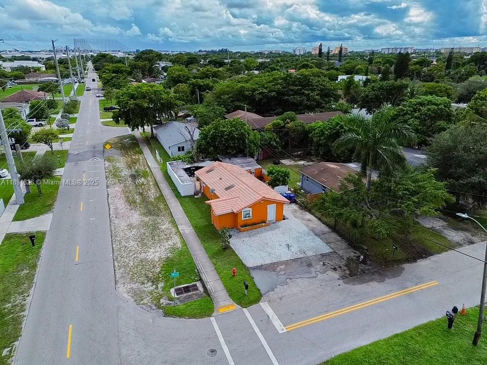 2112 NW 5th St photo 1