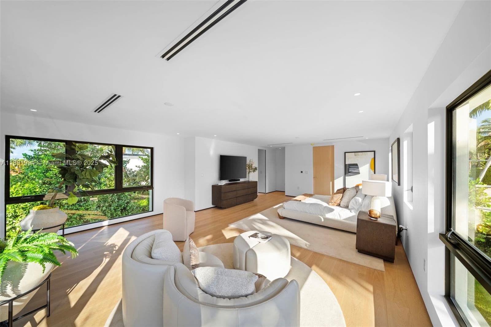 222 E Rivo Alto Dr photo 17