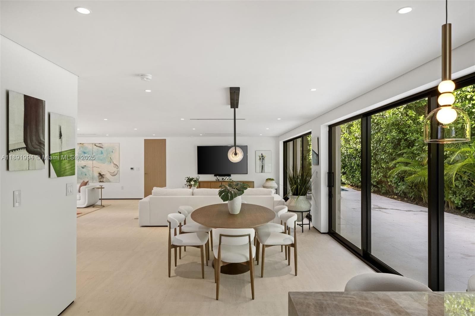 222 E Rivo Alto Dr photo 12