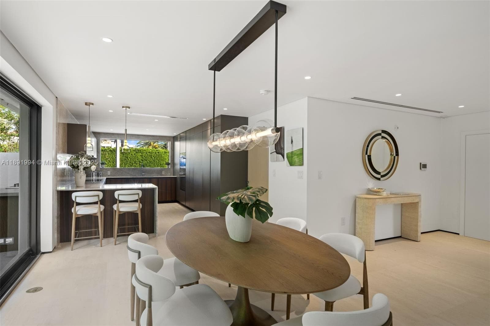 222 E Rivo Alto Dr photo 9