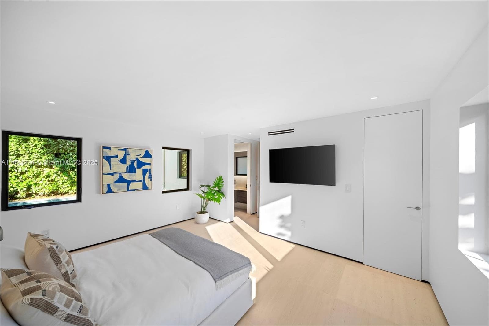 222 E Rivo Alto Dr photo 24