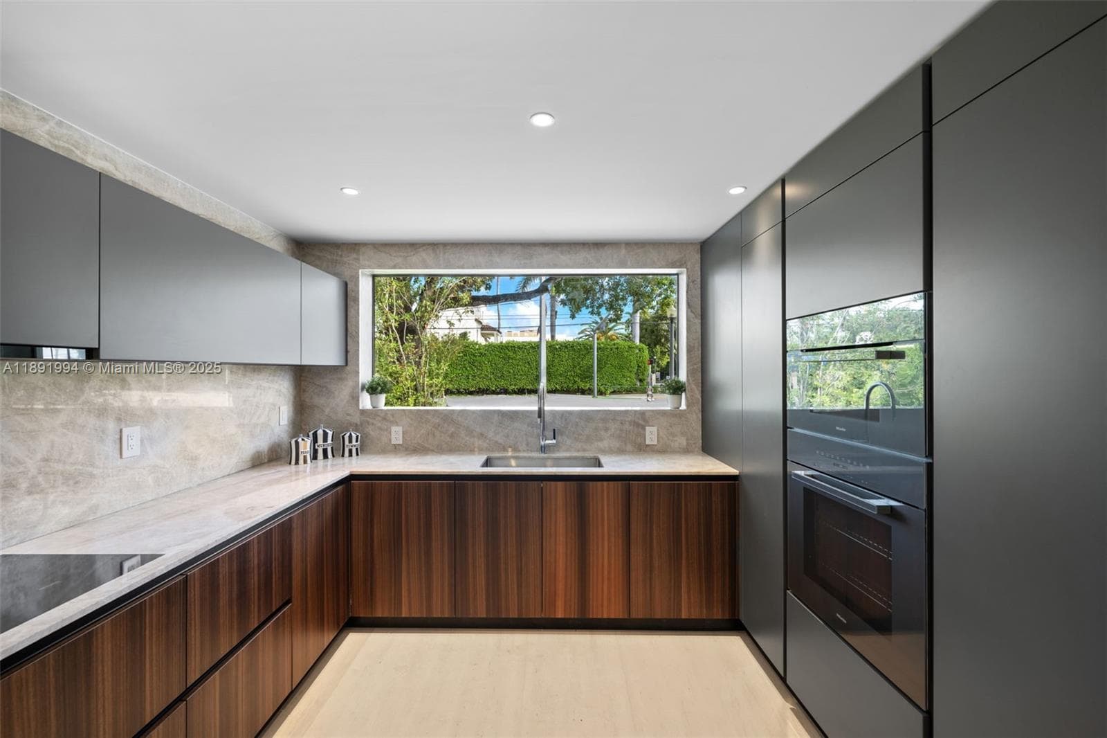 222 E Rivo Alto Dr photo 10
