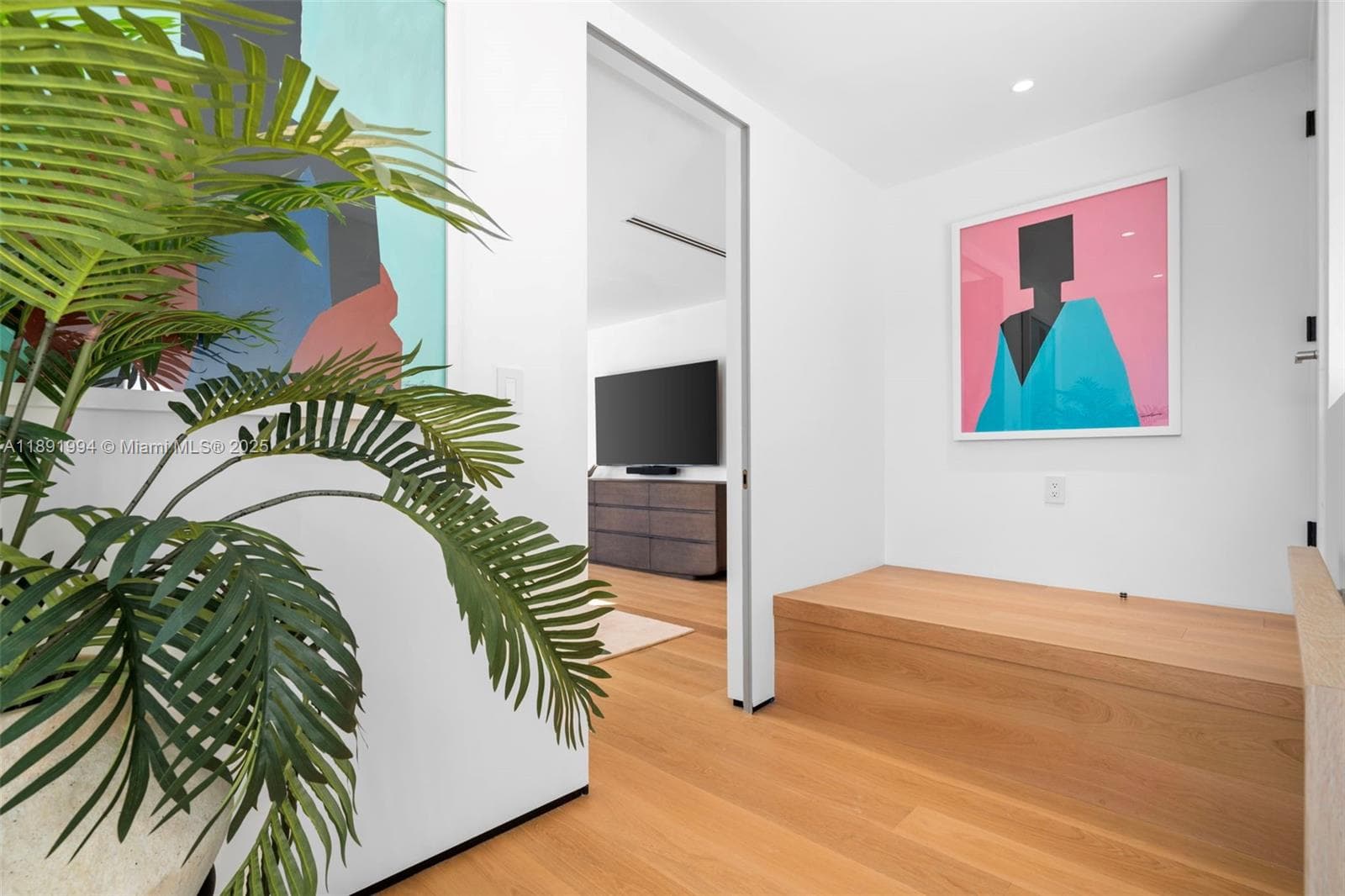 222 E Rivo Alto Dr photo 14