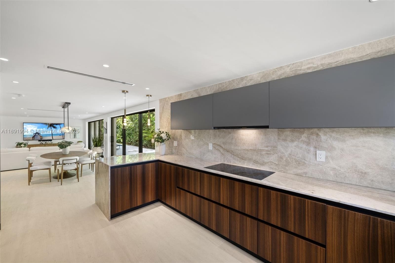 222 E Rivo Alto Dr photo 11