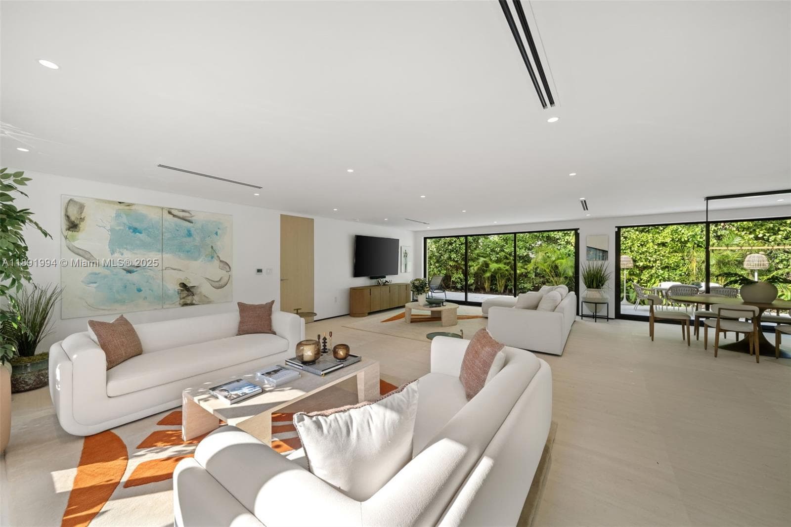 222 E Rivo Alto Dr photo 4