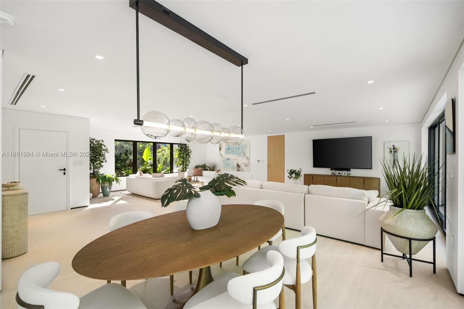 222 E Rivo Alto Dr photo 8