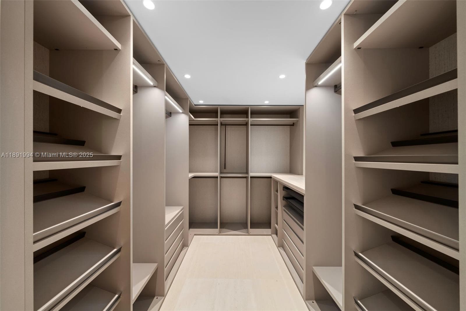 222 E Rivo Alto Dr photo 21