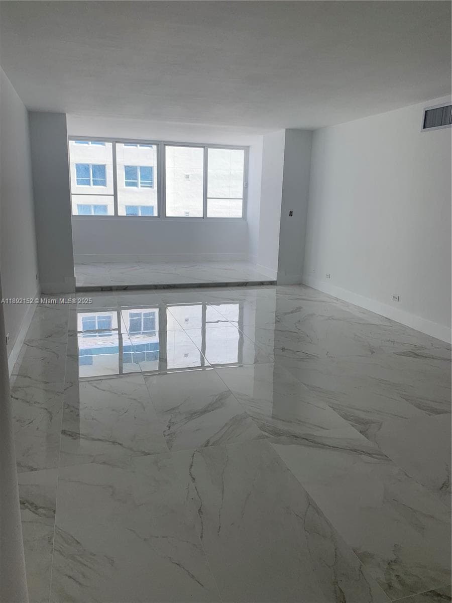 5005 Collins Ave photo 2