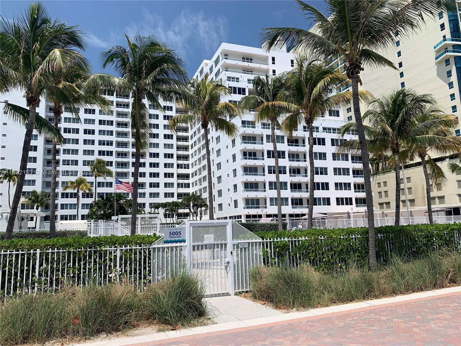 5005 Collins Ave photo 1