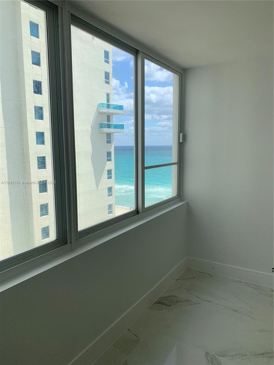 5005 Collins Ave photo 5