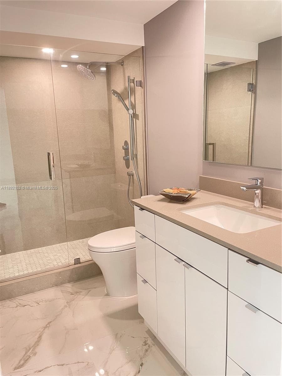 5005 Collins Ave photo 4