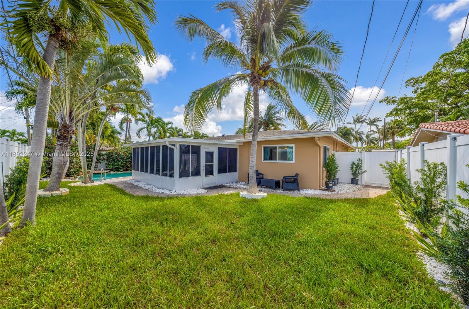 2115 NE 54th Ct photo 4