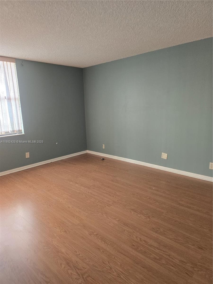 Lake Emerald · #404 in Oakland Park - Photo 2