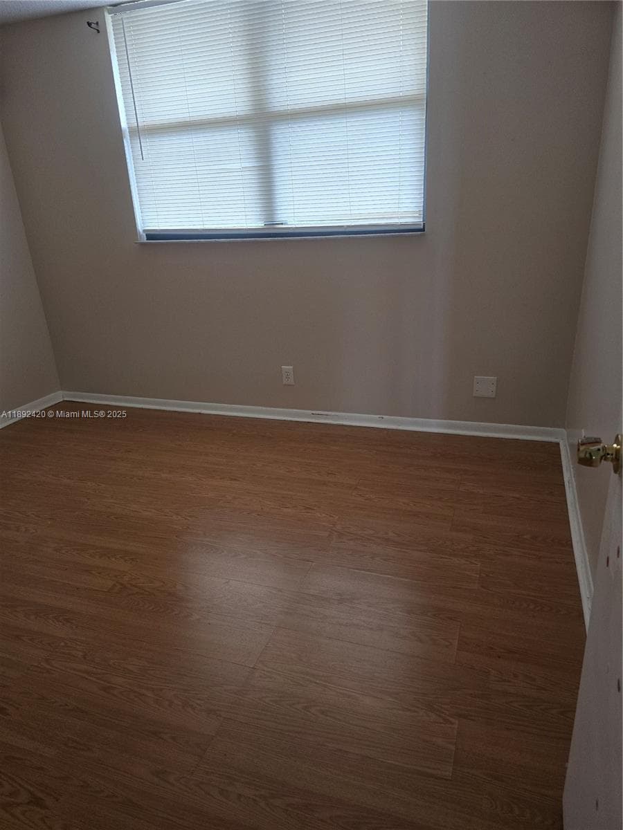 Lake Emerald · #404 in Oakland Park - Photo 4