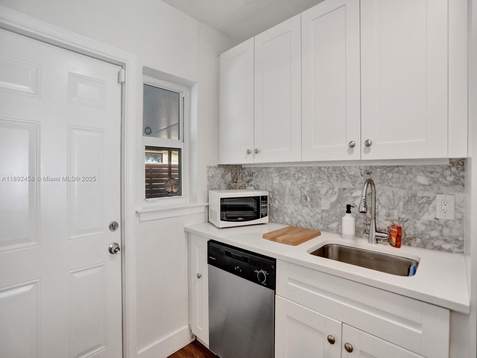 1106 NW 7th Ter photo 8