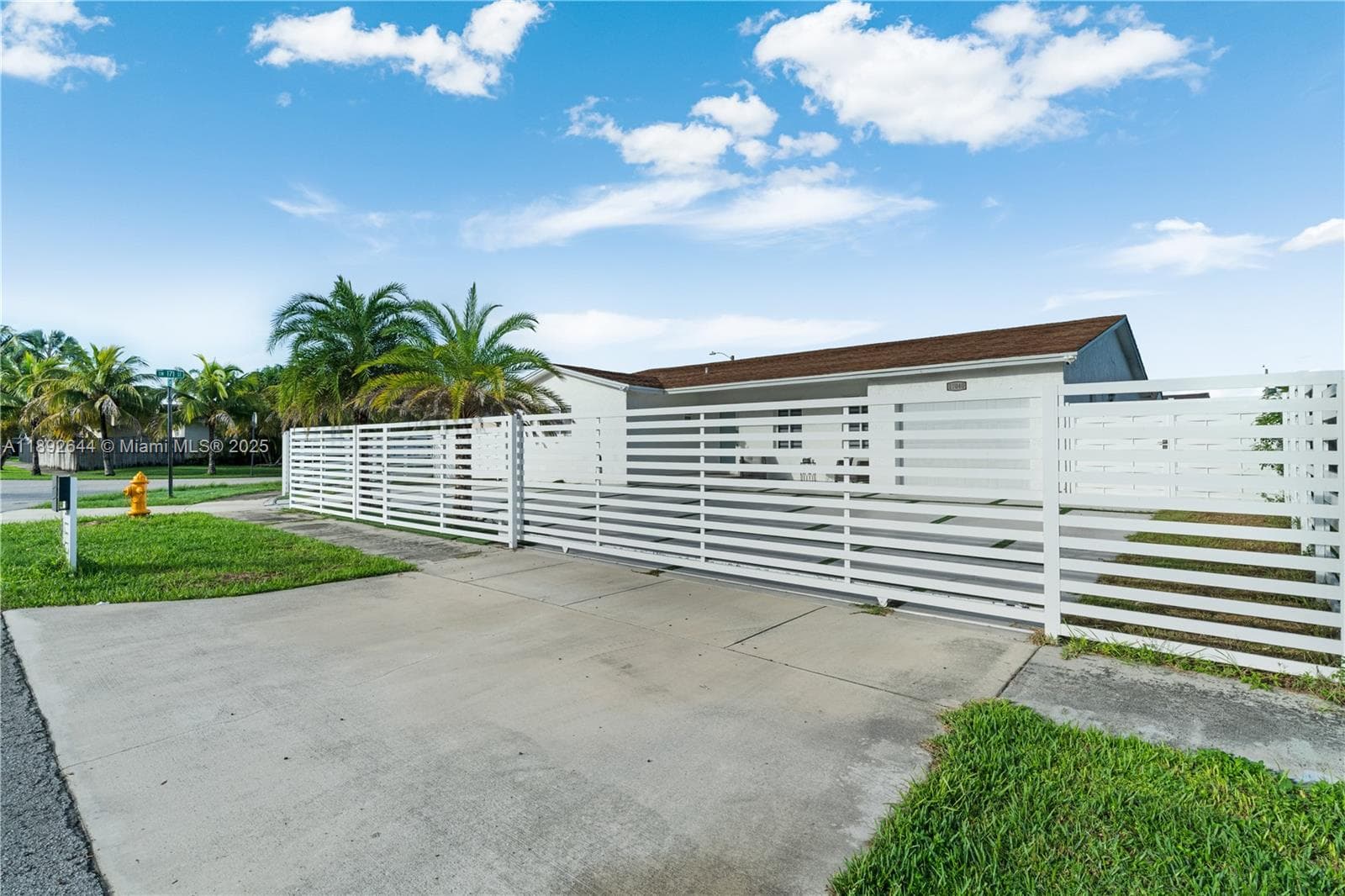 17040 SW 107th Ct photo 4