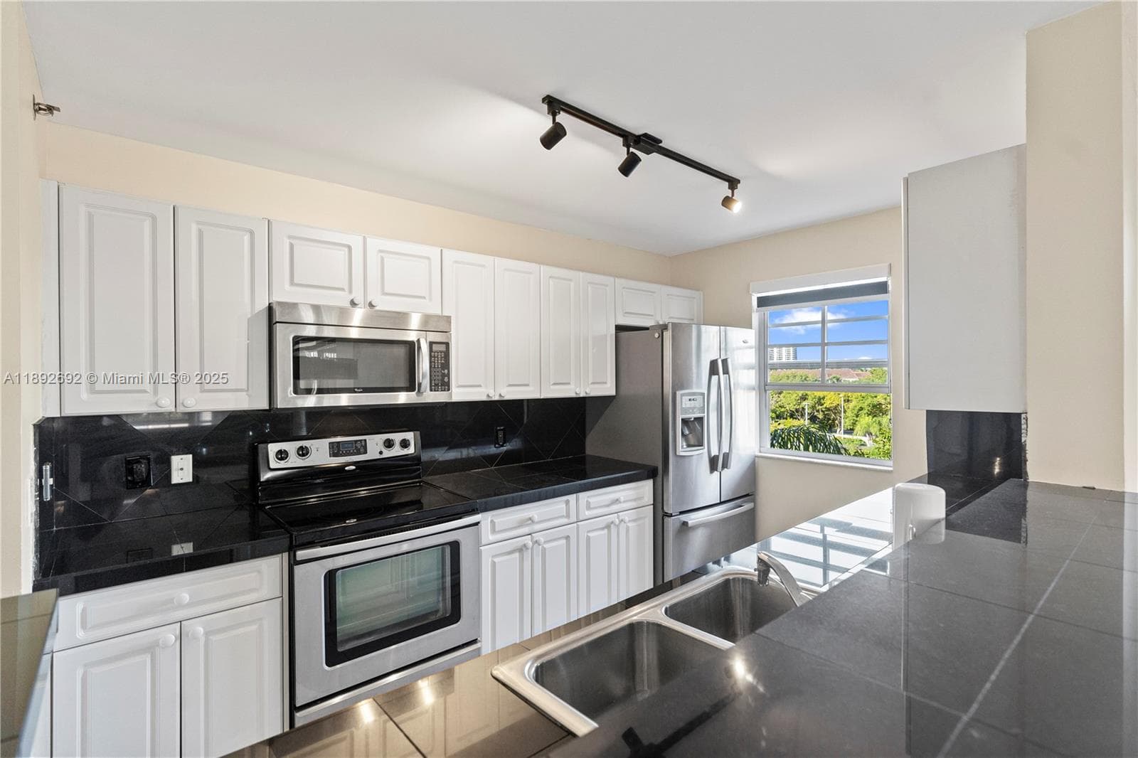 THE YACHT CLUB AT AVENTUR · #6501 in Aventura - Photo 8