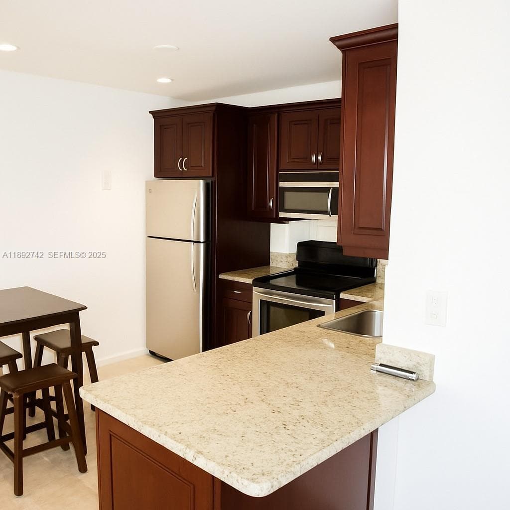 Kitchen has counter seating