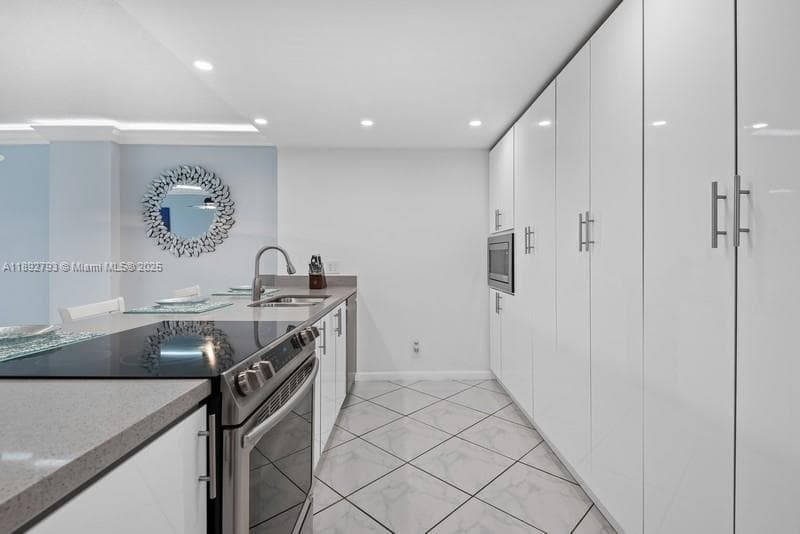 Hallmark Condo · #410 in Hollywood - Photo 5