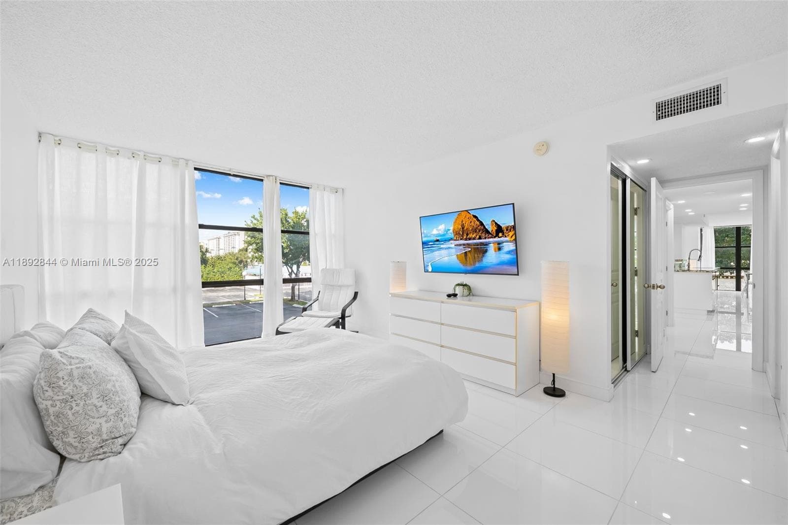 OCEANVIEW PARK CONDO · #221 in Hallandale Beach - Photo 13