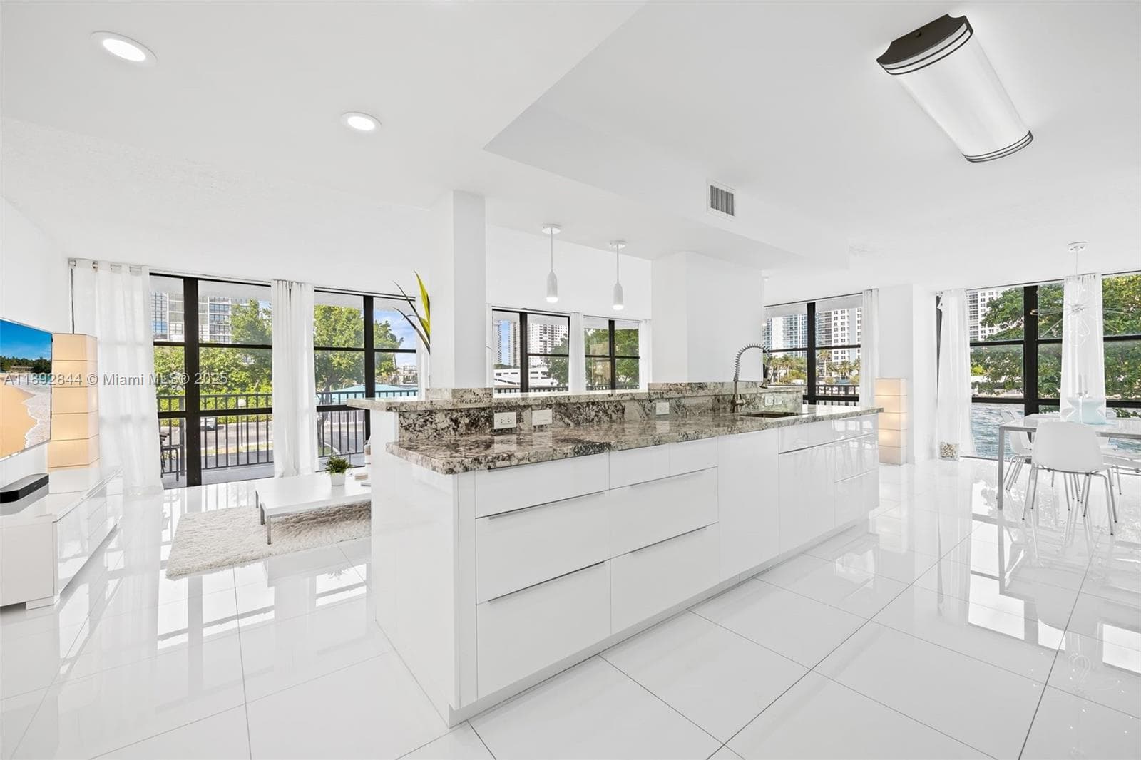 OCEANVIEW PARK CONDO · #221 in Hallandale Beach - Photo 10