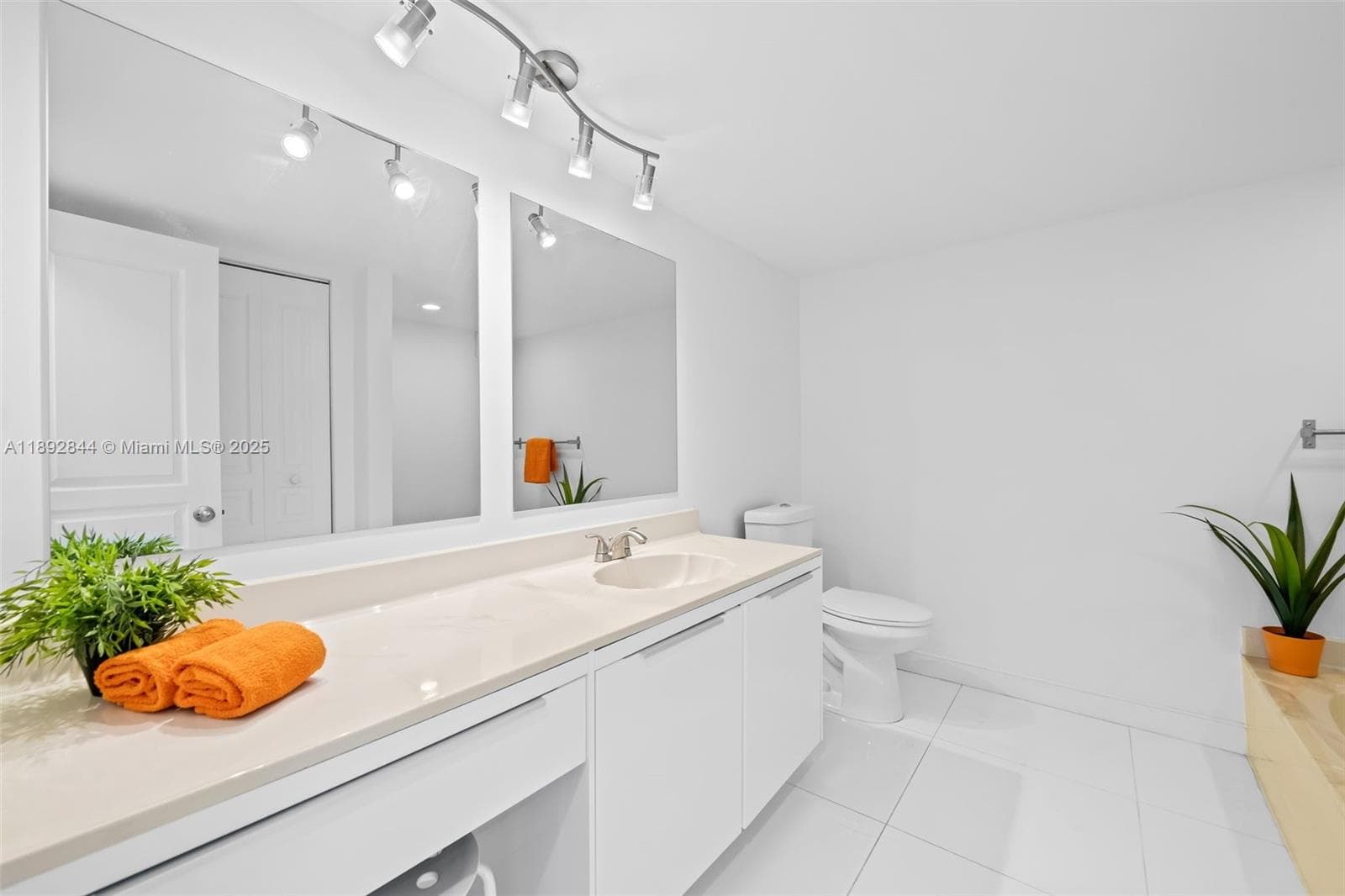 OCEANVIEW PARK CONDO · #221 in Hallandale Beach - Photo 14