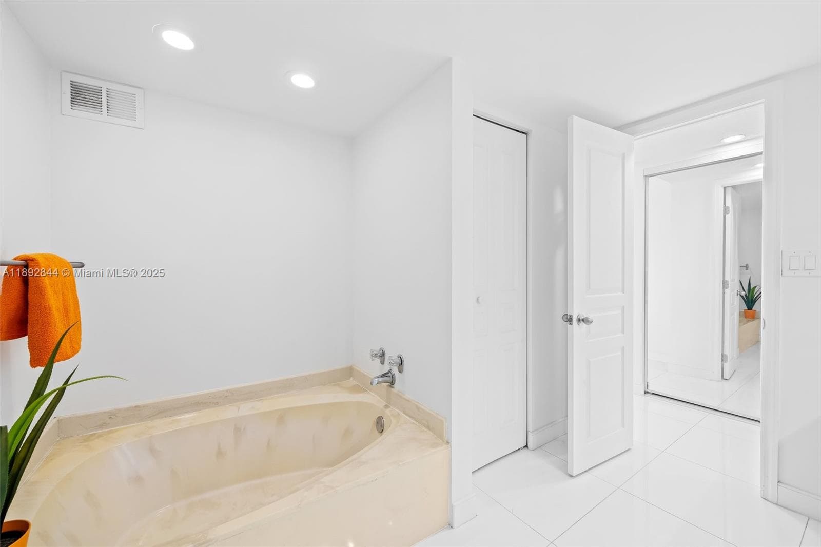 OCEANVIEW PARK CONDO · #221 in Hallandale Beach - Photo 15
