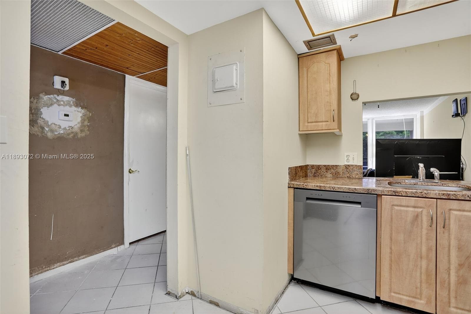ROYAL PARK CONDO · #4C in Oakland Park - Photo 6