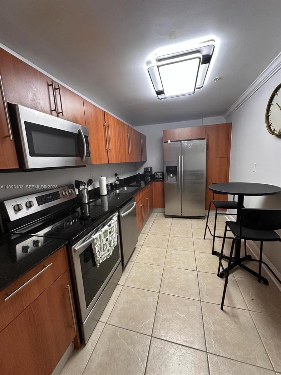 RESIDENCES ON HOLLYWOOD B · #612 in Hollywood - Photo 7