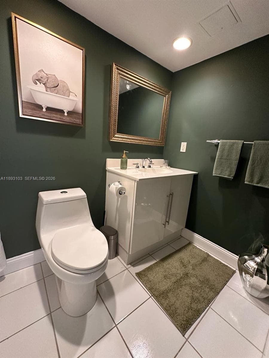 RESIDENCES ON HOLLYWOOD B · #612 in Hollywood - Photo 3