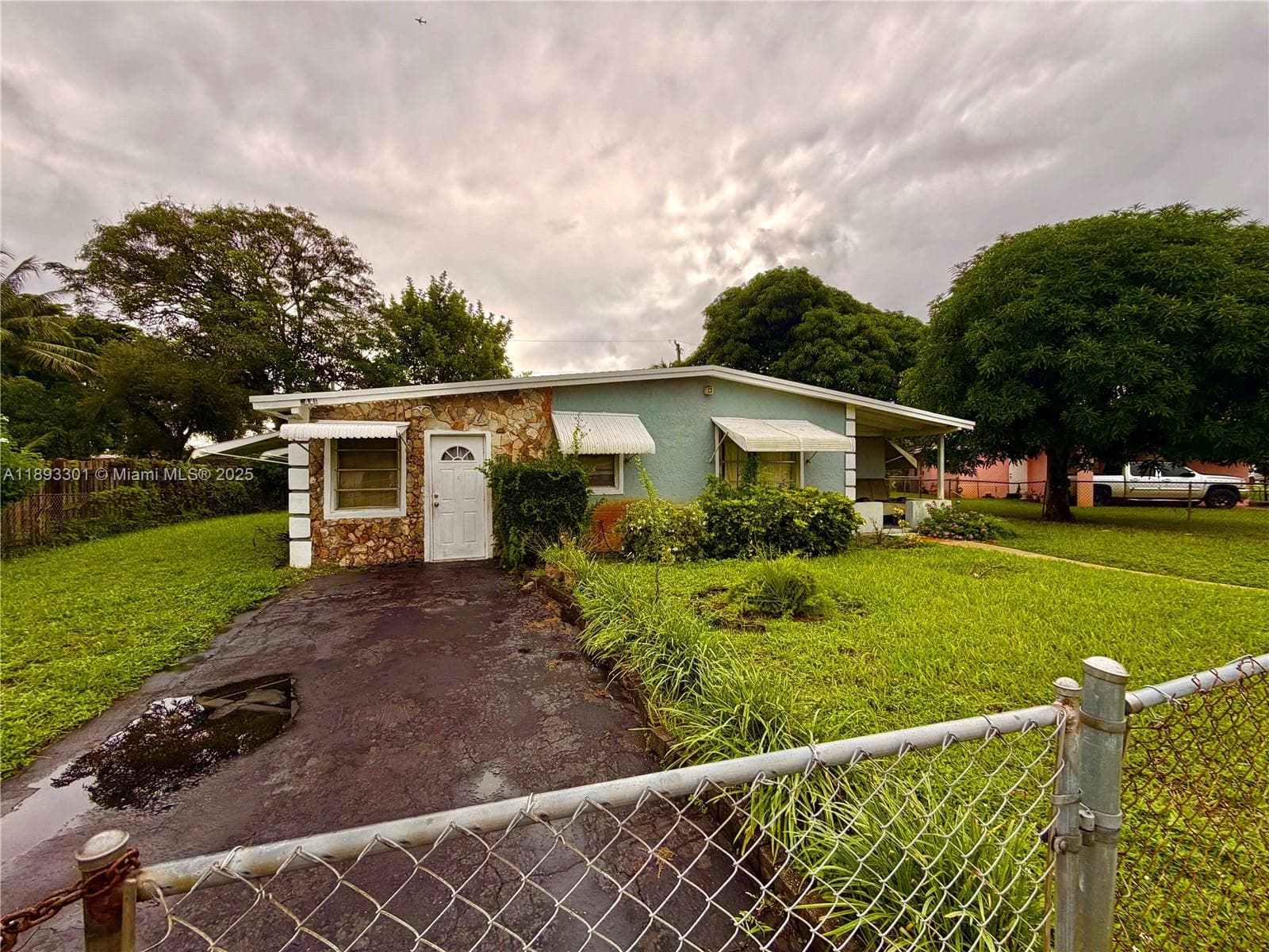 3411 NW 5th Ct photo 2