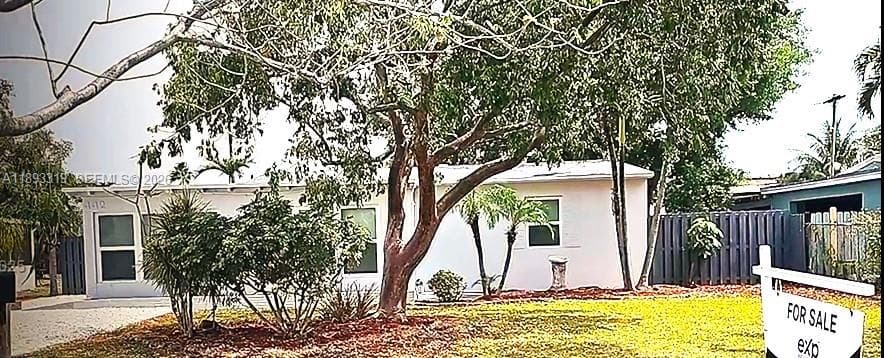 442 SW 22nd Ave photo 1