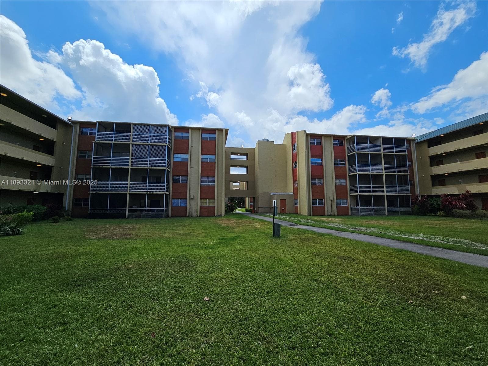 SUNSET HILLS I · #310 in Lauderdale Lakes - Photo 12
