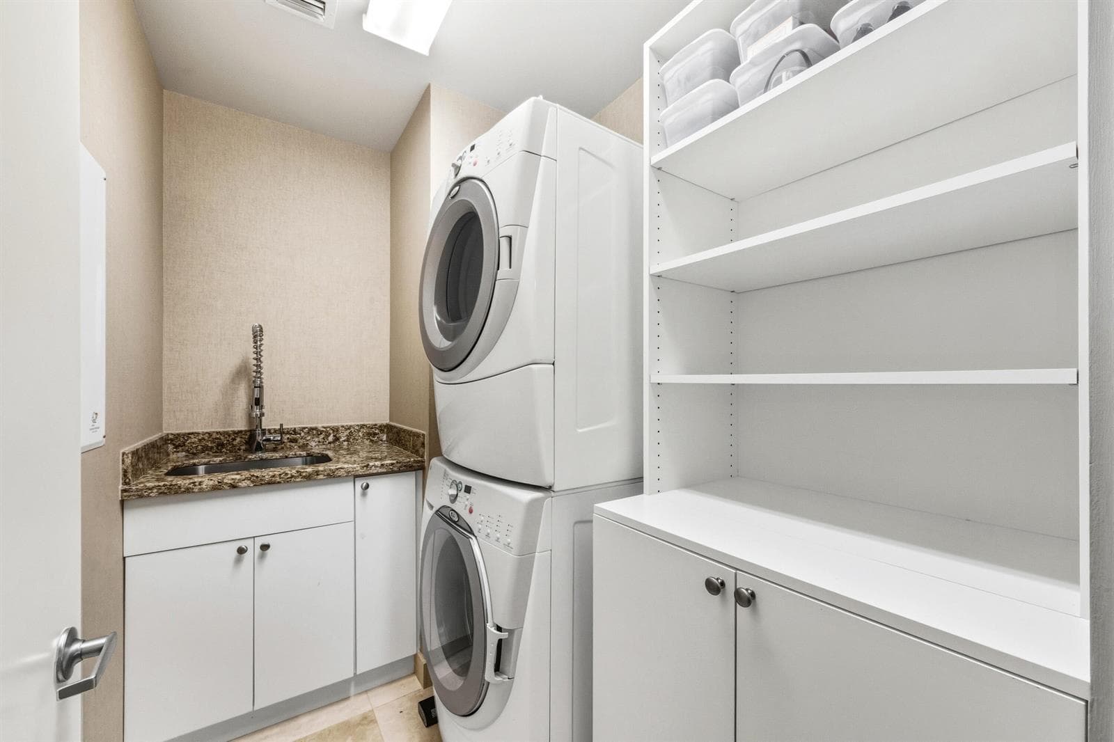 039-048-Laundry Room-4000x2666