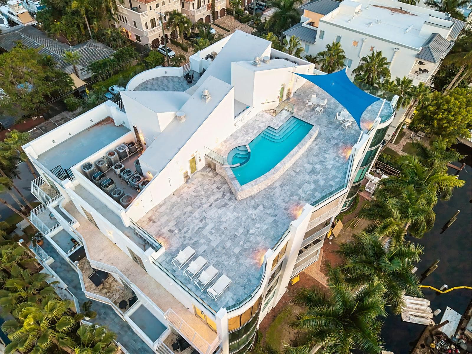 051-005-Rooftop Pool-4000x3000