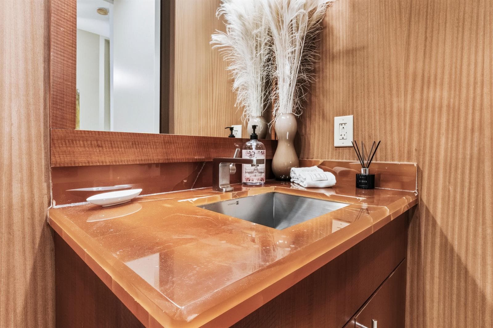 037-013-Powder Room-4000x2666