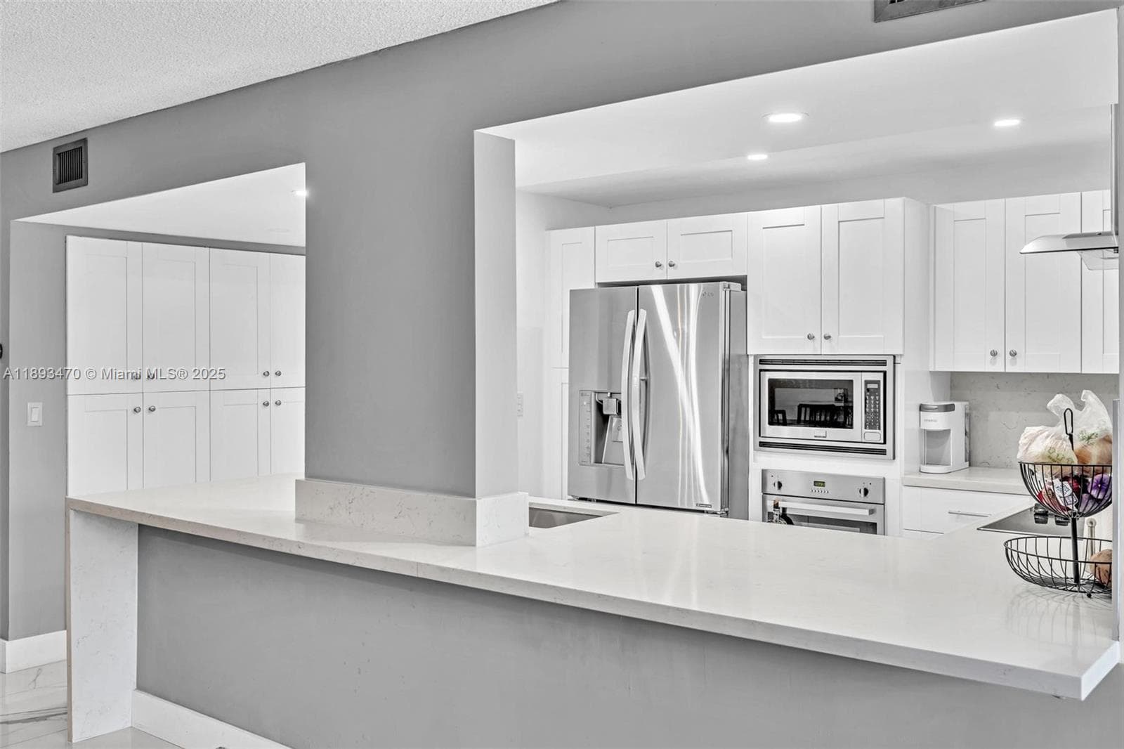 Oceanview Park Condo · #329 in Hallandale Beach - Photo 3