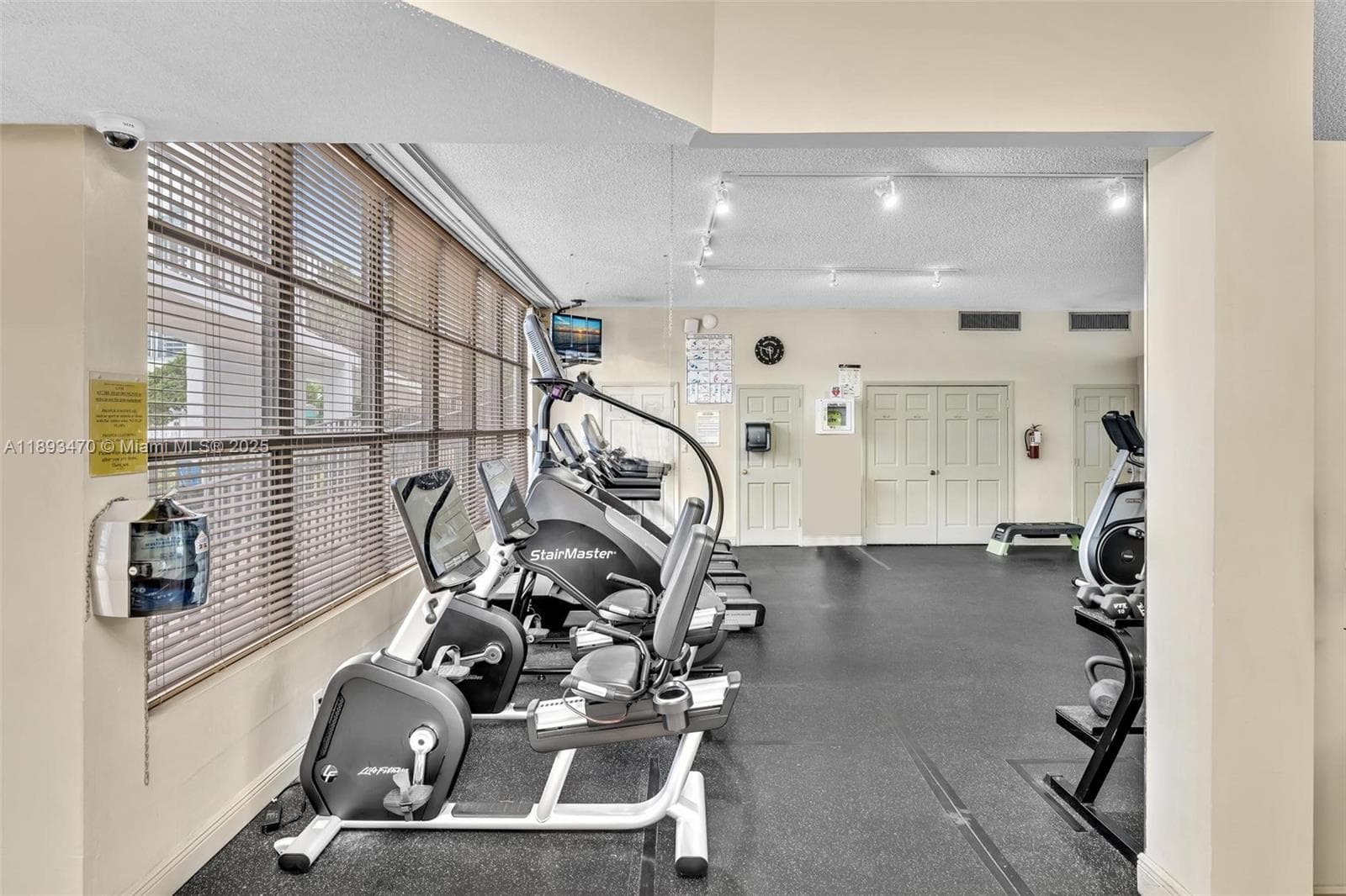 Oceanview Park Condo · #329 in Hallandale Beach - Photo 24