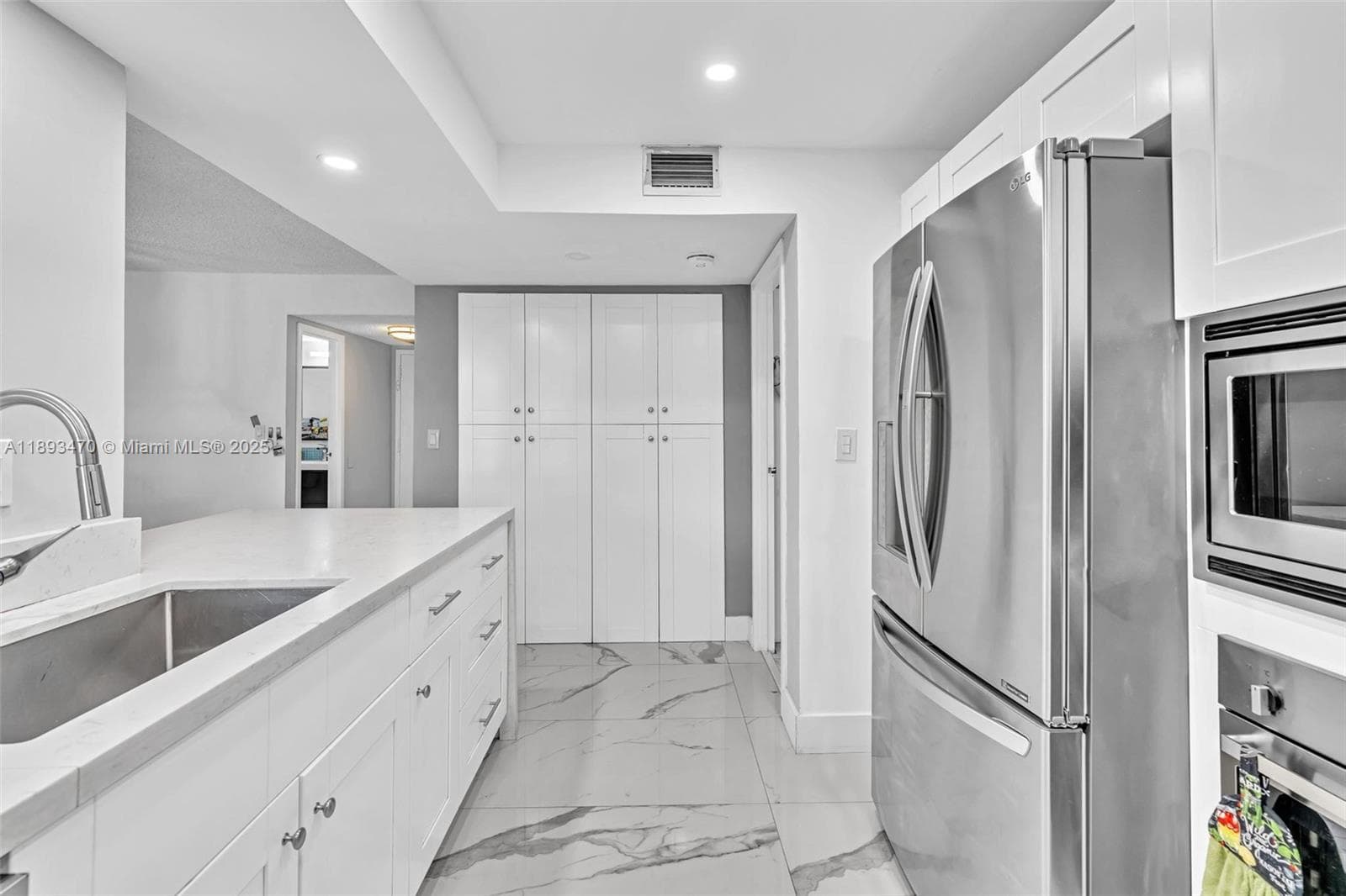 Oceanview Park Condo · #329 in Hallandale Beach - Photo 4