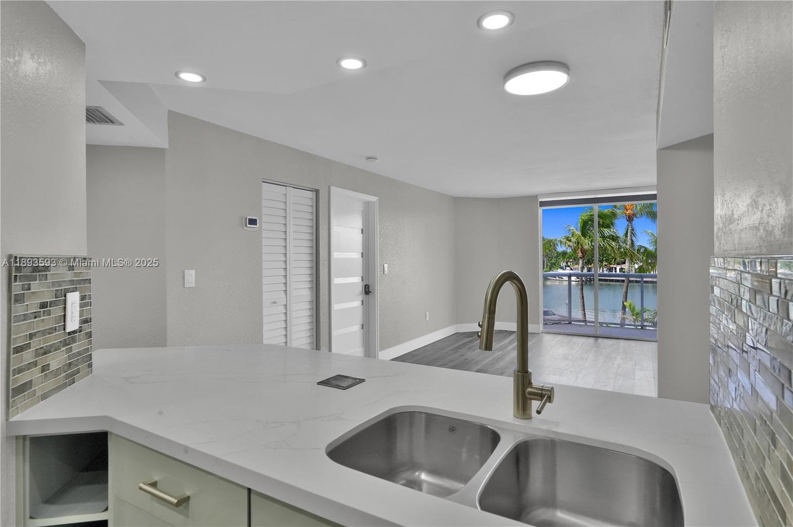 LA RIVE GAUCHE CONDO · #403 in Miami Beach - Photo 9