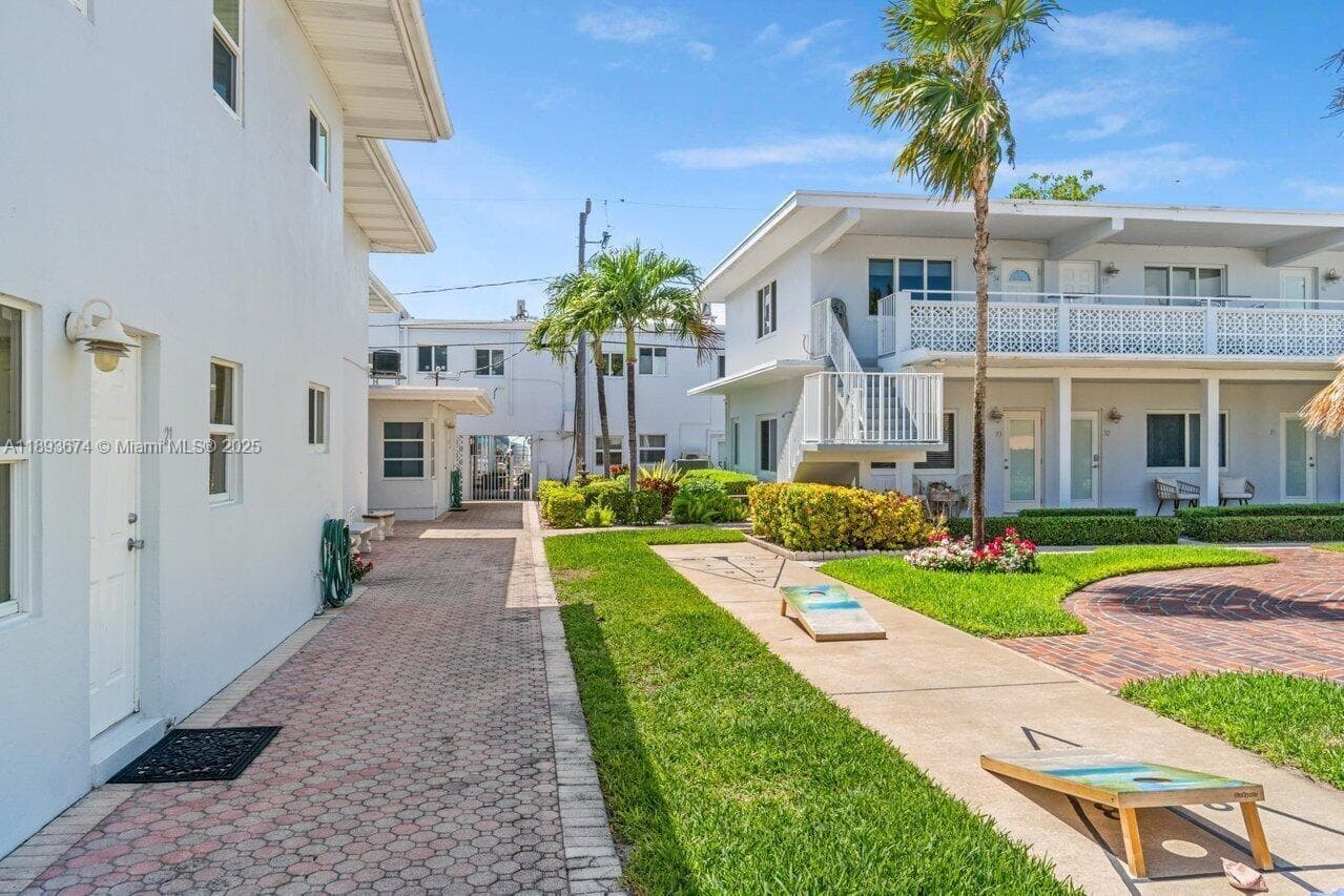 FRENCH LEAVE WEST CONDO · #17 in Lauderdale By The Sea - Photo 20