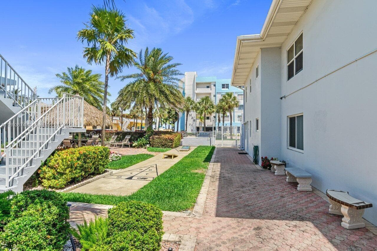 FRENCH LEAVE WEST CONDO · #17 in Lauderdale By The Sea - Photo 21