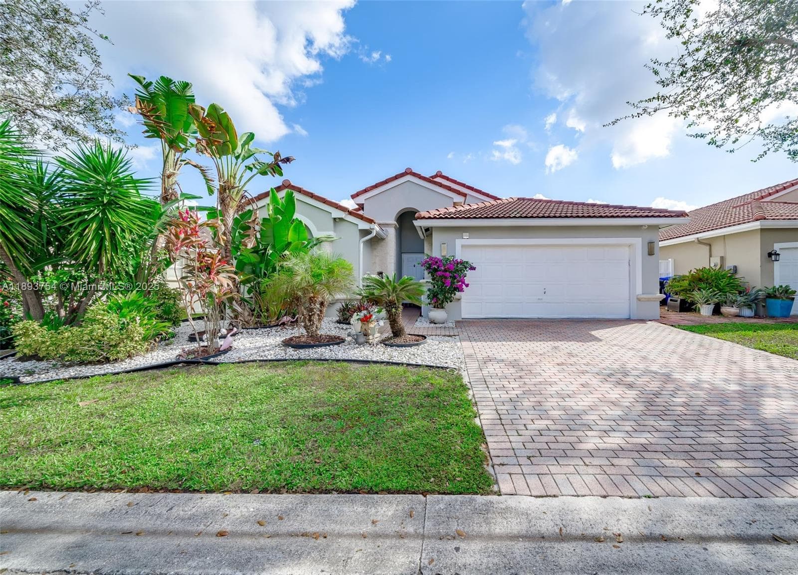 5032 SW 34th Ter photo 1