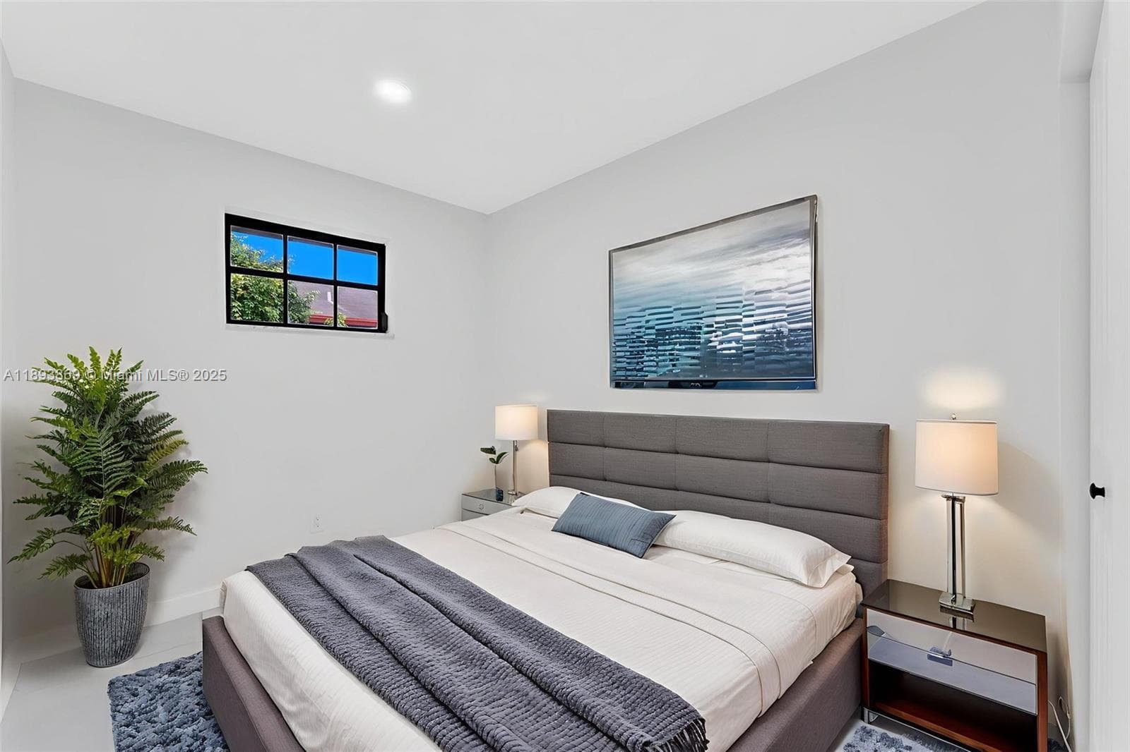 5526 Plunkett St photo 23