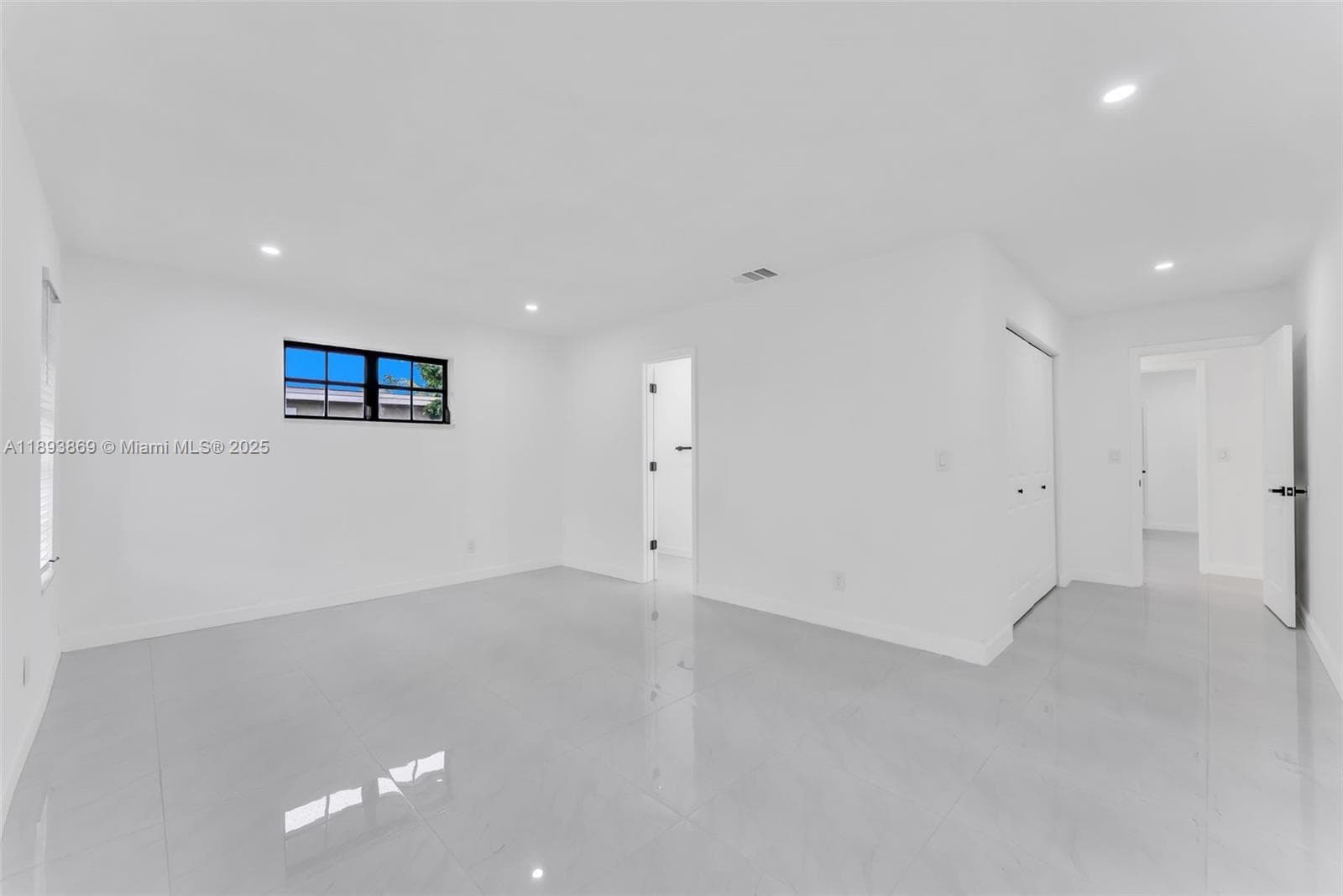 5526 Plunkett St photo 27